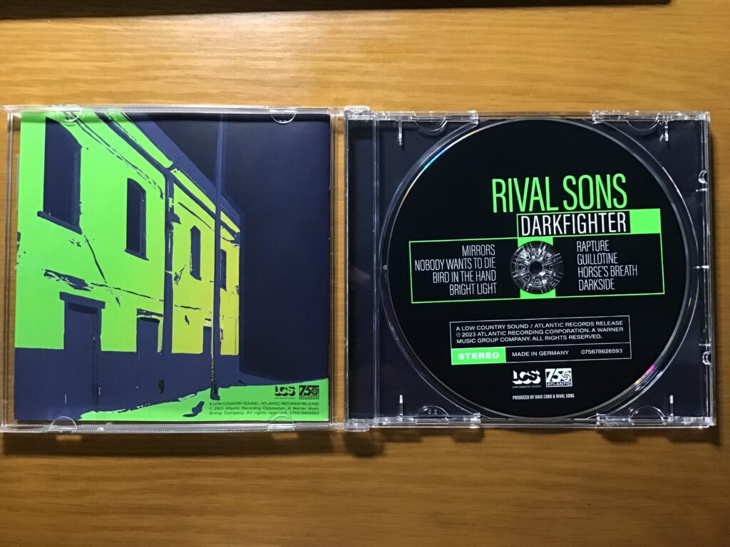 Darkfighter / Rival Sons (2023) ブックレット裏と盤面